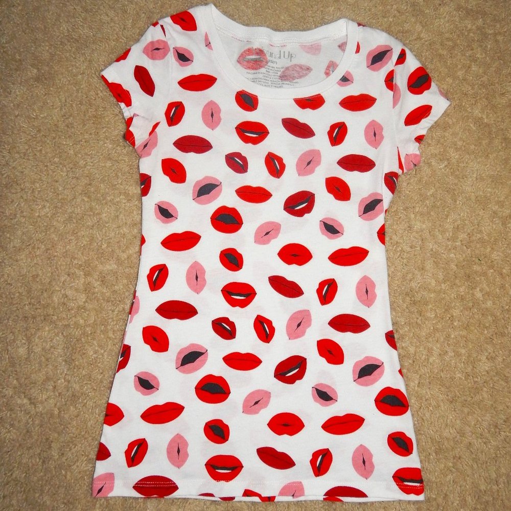Wound Up Red and Pink Lips Short Sleeve Tee
